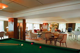 日内瓦President Wilson Hotel的The Royal Penthouse Suite