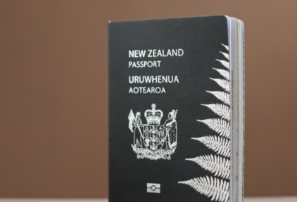新西兰旅游签证出新规；华住海外酒店上线新服务；中英航线再增班 | 一周商旅动态