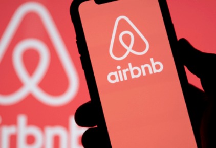 倒反天罡：Airbnb 2025新战略是“美团化”？