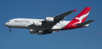 A380撞上廊桥，飞机大到机场容不下了？