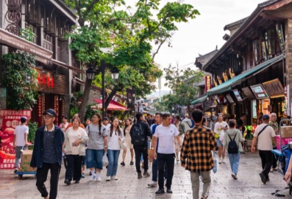 昆明拿下全球避暑胜地第一名，美团旅行：暑期云南景区订单量同比增长70%