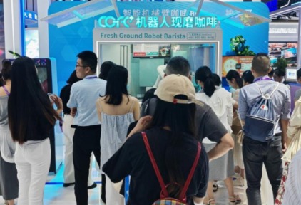世界第一的COFE+咖啡机器人亮相2025东盟博览会