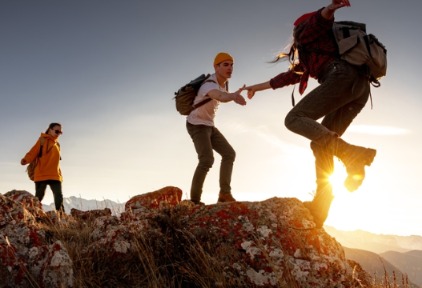 当代年轻人如何决定他们的下一次旅行？
