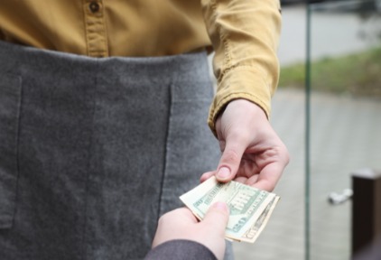 游輪給客人遞上“小費袋”？網友炸鍋！