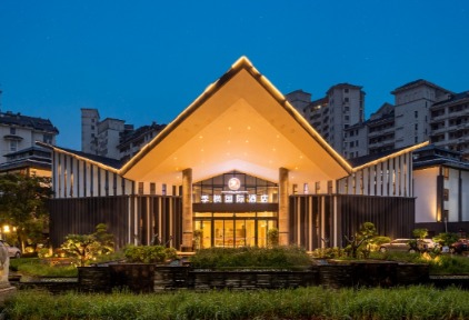 丽呈集团与富士丽雅迎来合作里程碑：门店破百家，季枫、丽呈花盛双店齐开