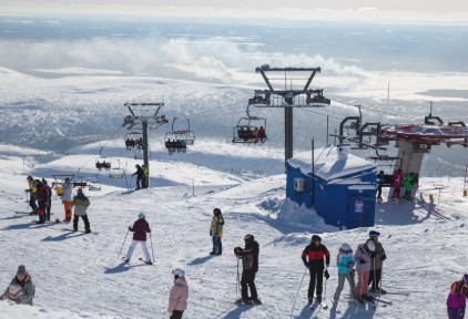 马蜂窝发布2025冬季“旅行蜂向标”，“玩雪”与“避寒”是冬季主要出行动力