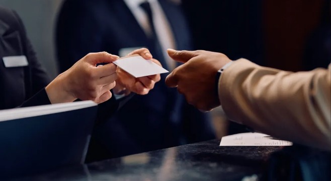 不打败OTA也能赢：酒店科技的活路在交易里