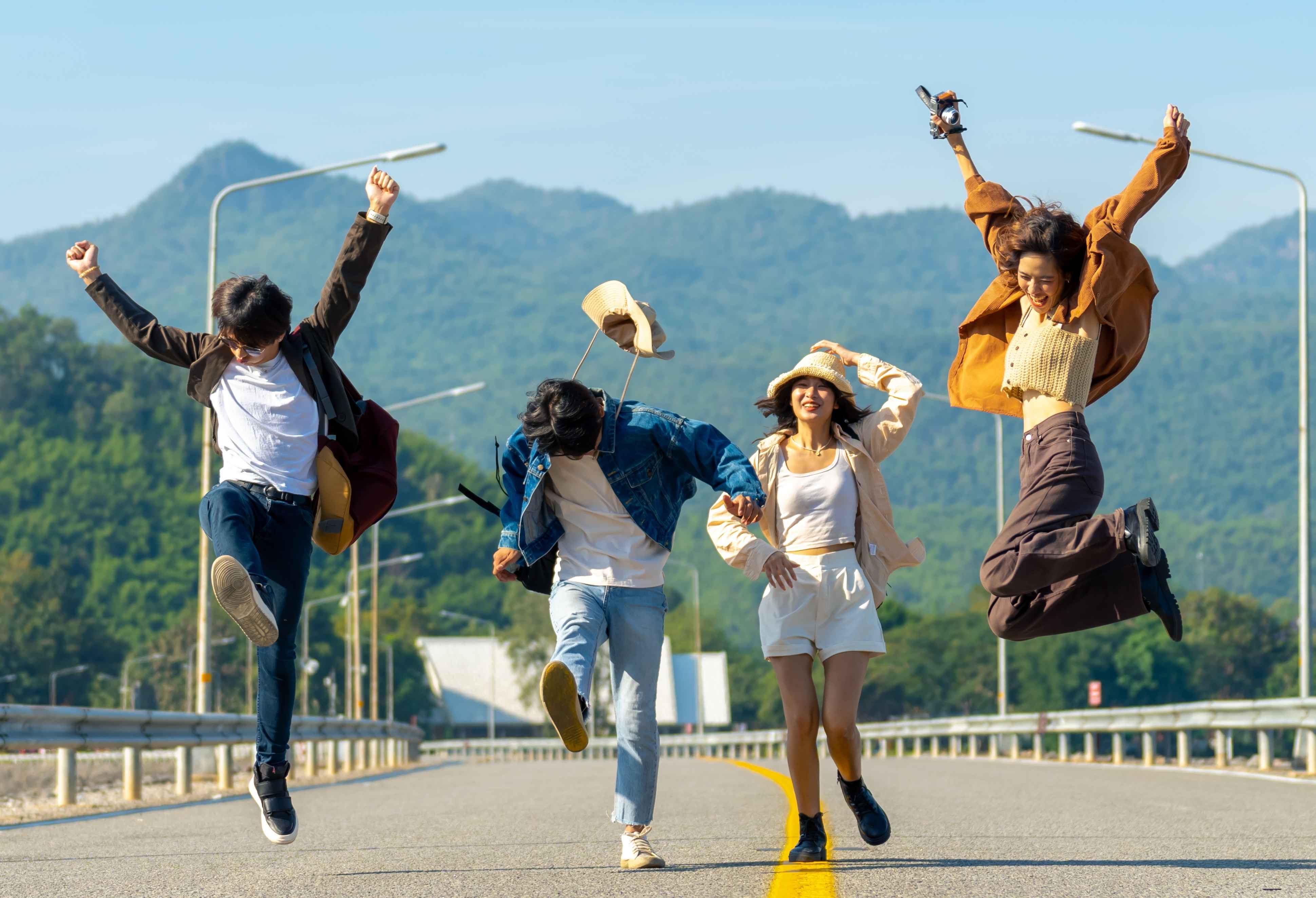 Z世代旅行“新三观”：高低配、搭子社交与入心体验