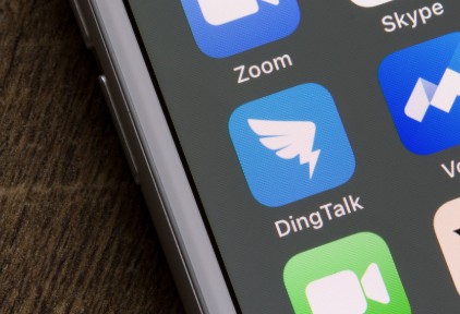 钉钉AI差旅，动了谁的奶酪？｜超哥短评