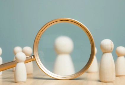 “随地大小退”的年轻人，酒店不惯着了