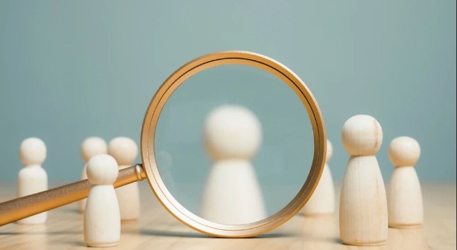 “随地大小退”的年轻人，酒店不惯着了