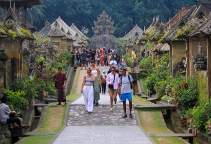 晒存款才能去？巴厘岛开始挑客了