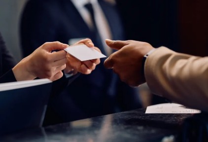 不打败OTA也能赢：酒店科技的活路在交易里