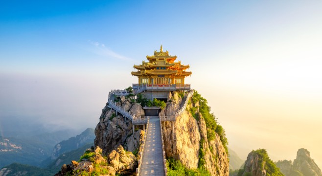 同行亏损挣扎，顶流景区却发45万年终奖