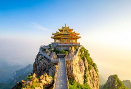 同行亏损挣扎，顶流景区却发45万年终奖