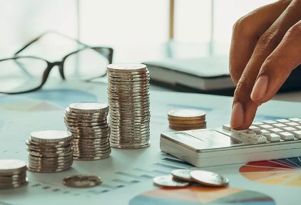 携程财报洞见：监管和AI风暴下的巨头蜕变