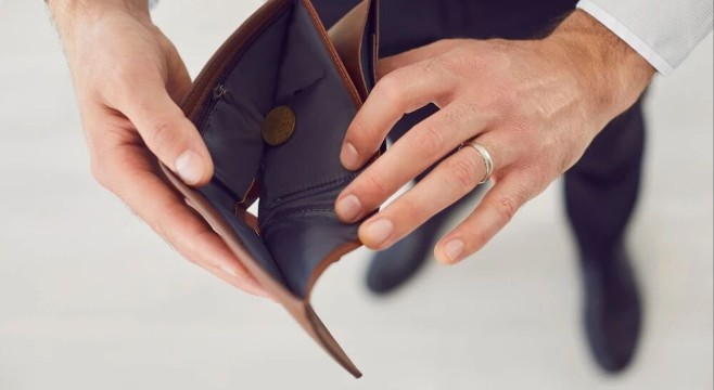 房东旱涝保收，酒店熬到倒闭：租金入股能解困？