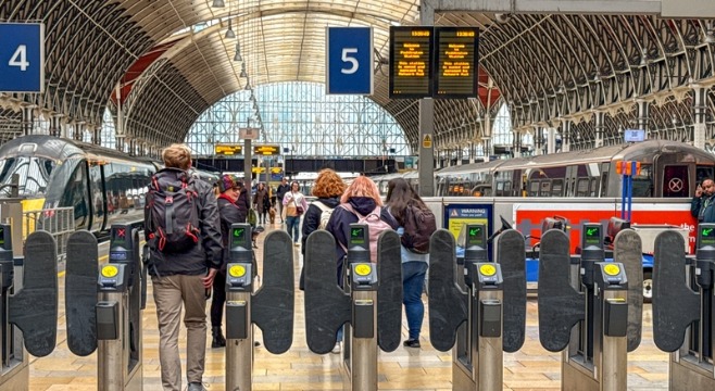 愚人节又整活？国内航线燃油附加费暴涨5倍