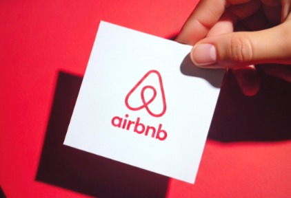 AI能生成行程，但Airbnb想让你相信选择